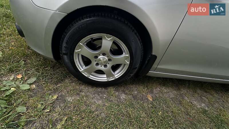 Хетчбек Volkswagen Golf 2011 в Дрогобичі