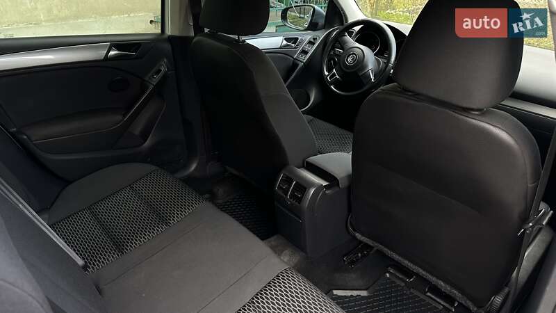 Хетчбек Volkswagen Golf 2011 в Дрогобичі
