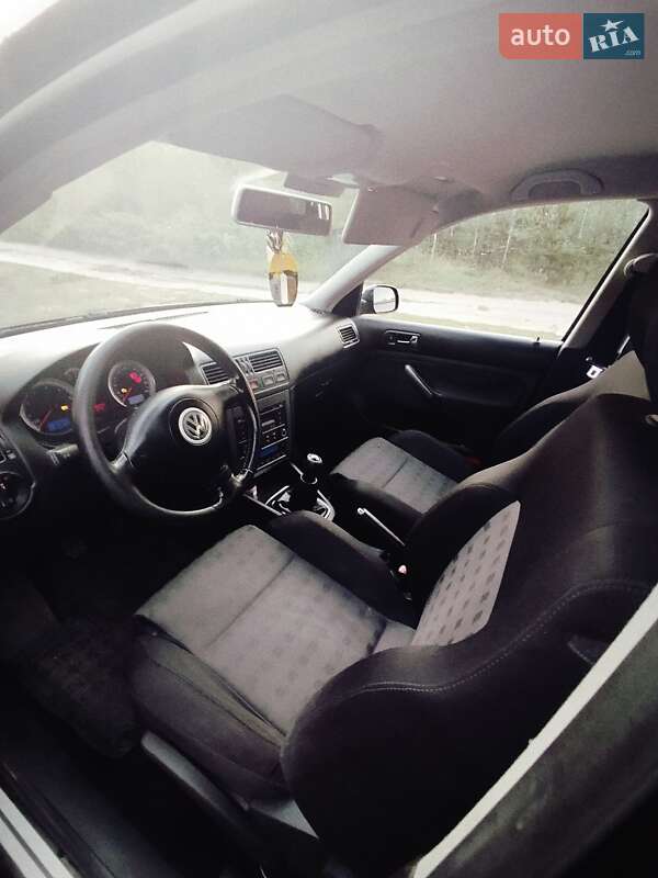 Універсал Volkswagen Golf 2005 в Сарнах