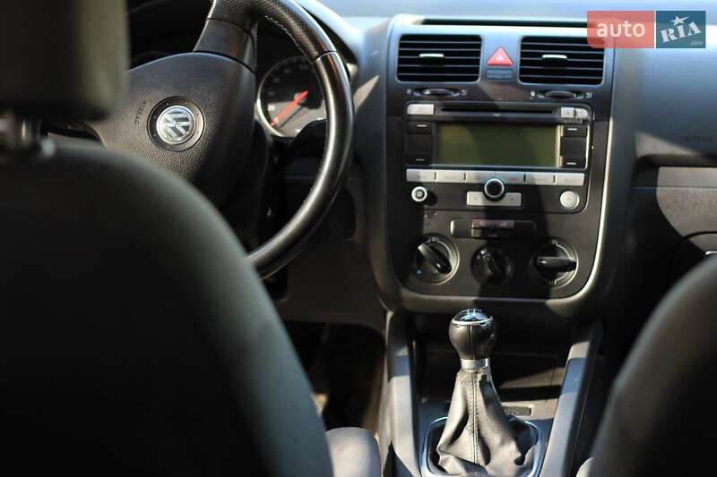 Хетчбек Volkswagen Golf 2006 в Тульчині