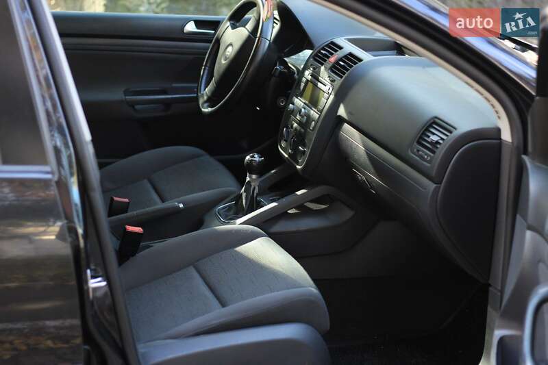 Хетчбек Volkswagen Golf 2006 в Тульчині