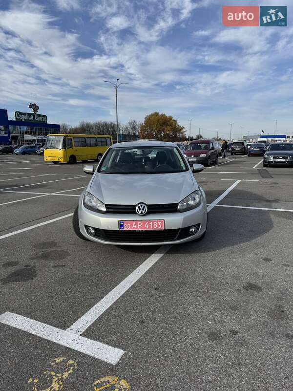 Хетчбек Volkswagen Golf 2010 в Києві