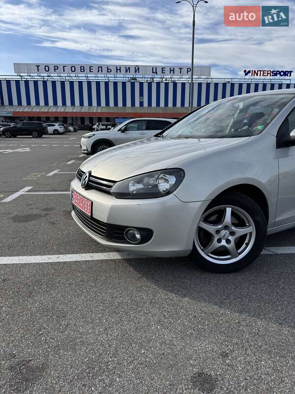 Хетчбек Volkswagen Golf 2010 в Києві