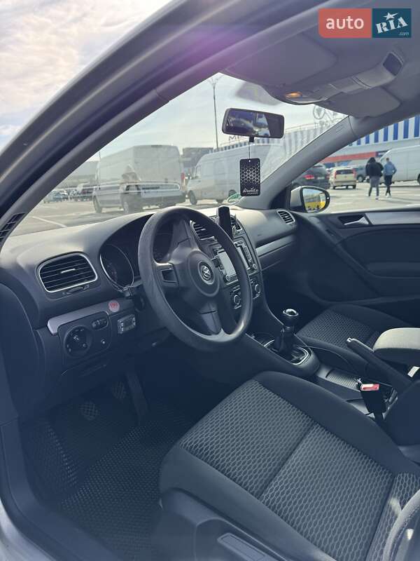 Хетчбек Volkswagen Golf 2010 в Києві