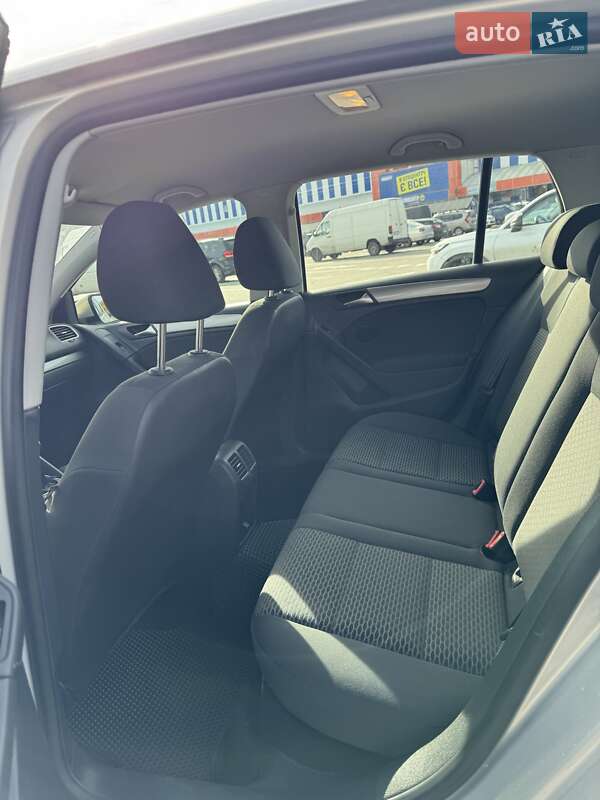 Хетчбек Volkswagen Golf 2010 в Києві