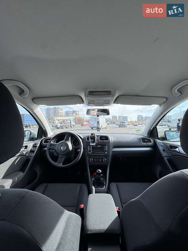 Хетчбек Volkswagen Golf 2010 в Києві
