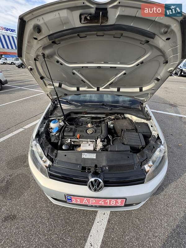 Хетчбек Volkswagen Golf 2010 в Києві