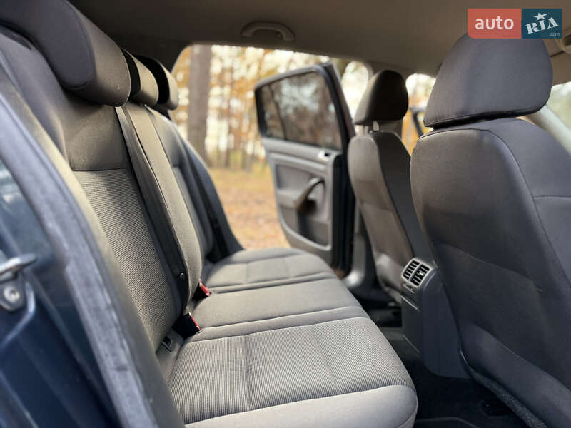 Хэтчбек Volkswagen Golf 2007 в Сумах