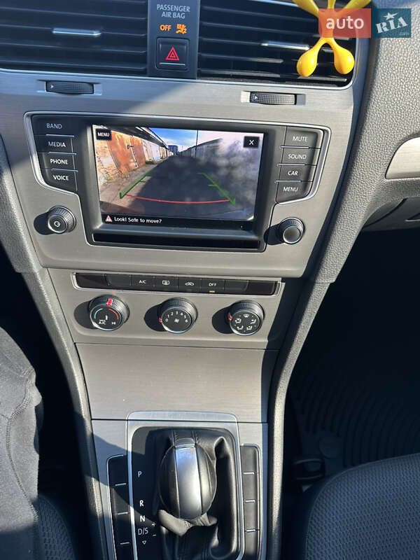 Універсал Volkswagen Golf 2016 в Житомирі