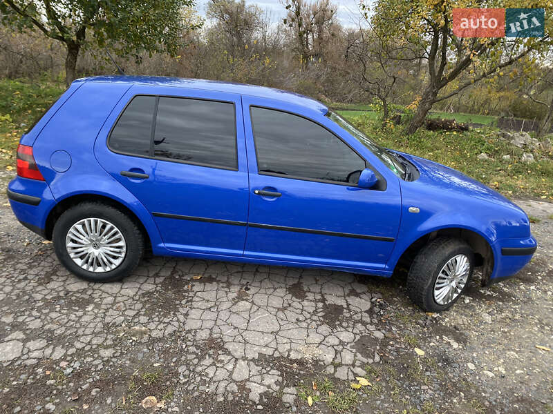 Хэтчбек Volkswagen Golf 2001 в Остроге