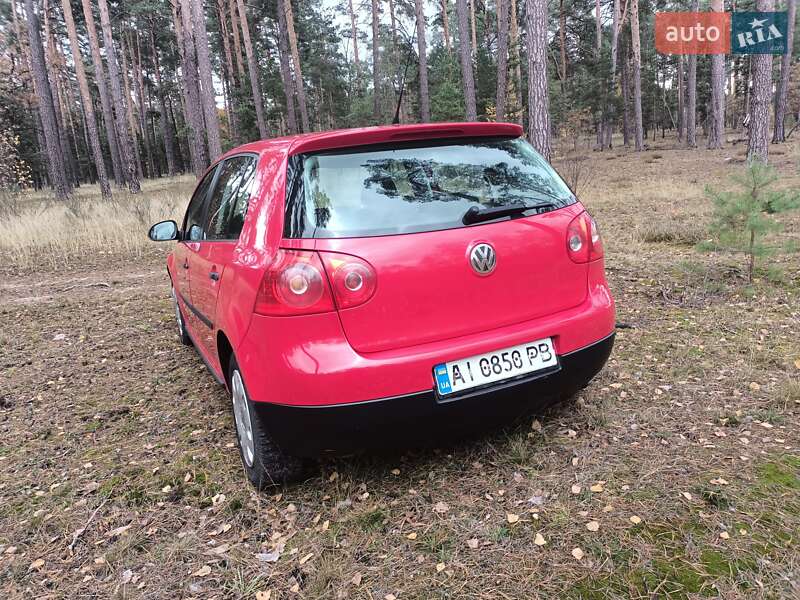 Хетчбек Volkswagen Golf 2006 в Горенці