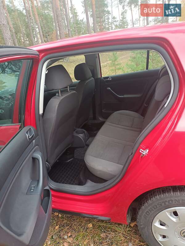 Хетчбек Volkswagen Golf 2006 в Горенці