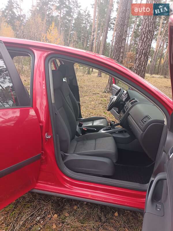 Хетчбек Volkswagen Golf 2006 в Горенці