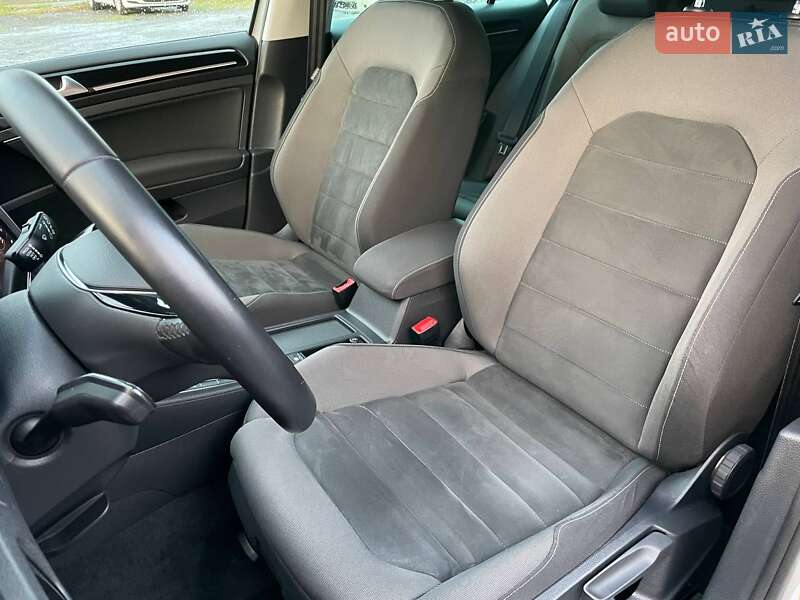 Универсал Volkswagen Golf 2017 в Киеве фото 10 Универсал Volkswagen Golf 2017 в Киеве