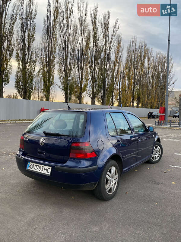 Хэтчбек Volkswagen Golf 2001 в Киеве