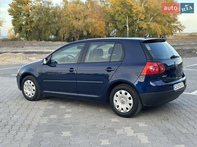 Хэтчбек Volkswagen Golf 2005 в Черкассах