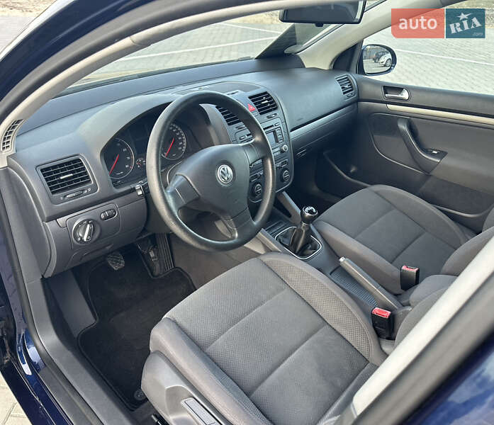 Хэтчбек Volkswagen Golf 2005 в Черкассах