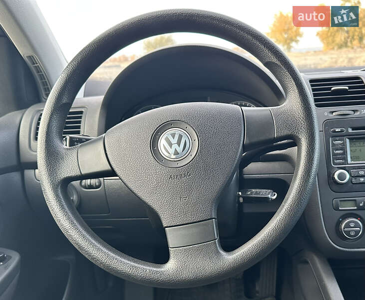 Хэтчбек Volkswagen Golf 2005 в Черкассах