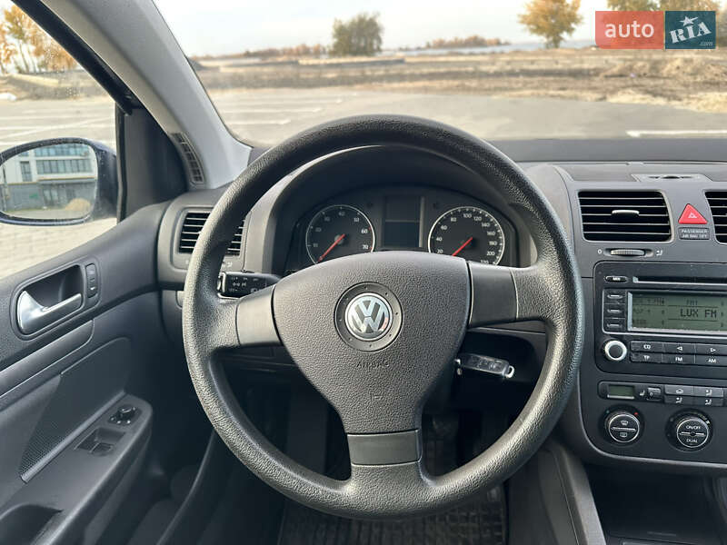 Хэтчбек Volkswagen Golf 2005 в Черкассах