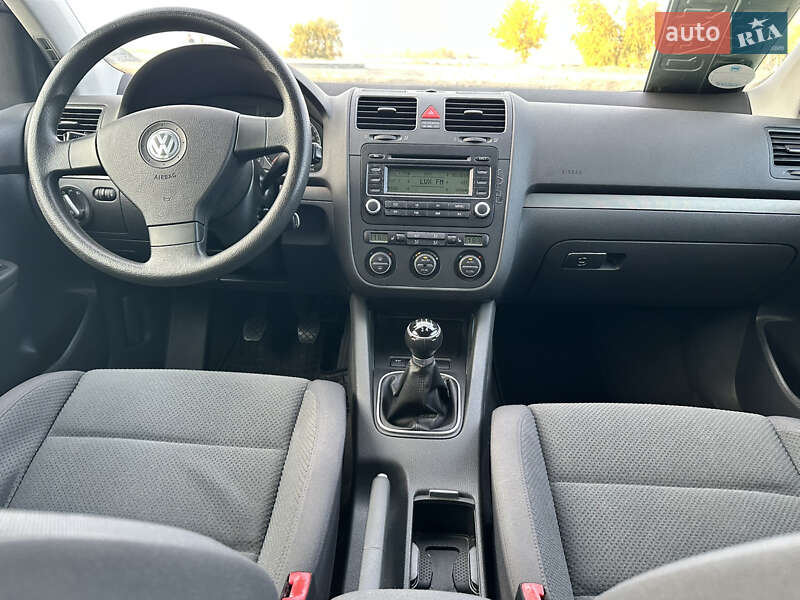 Хэтчбек Volkswagen Golf 2005 в Черкассах