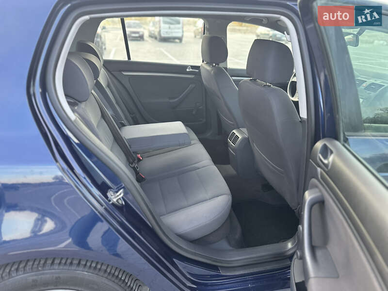 Хэтчбек Volkswagen Golf 2005 в Черкассах