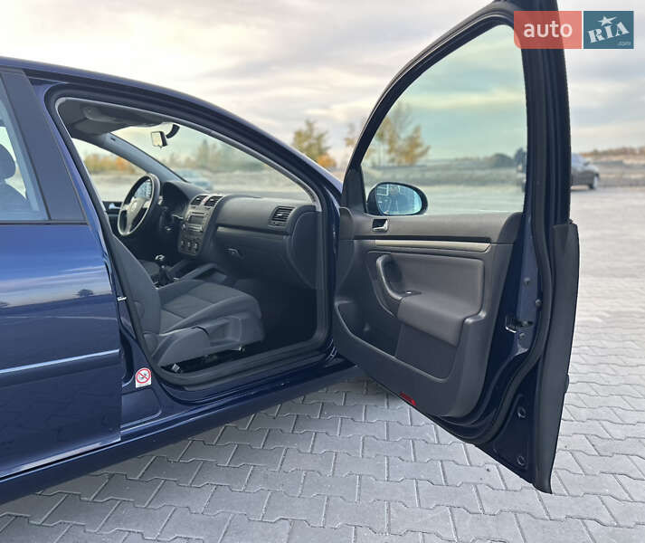 Хэтчбек Volkswagen Golf 2005 в Черкассах