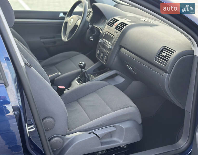 Хэтчбек Volkswagen Golf 2005 в Черкассах