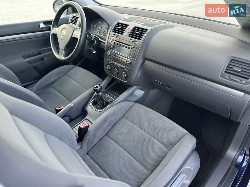 Хэтчбек Volkswagen Golf 2005 в Черкассах