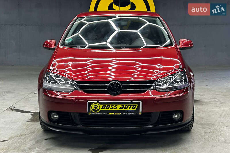 Хетчбек Volkswagen Golf 2005 в Чернівцях