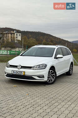 Універсал Volkswagen Golf 2017 в Сваляві