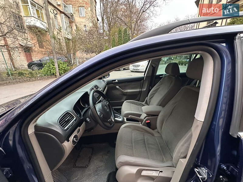 Универсал Volkswagen Golf 2010 в Черновцах