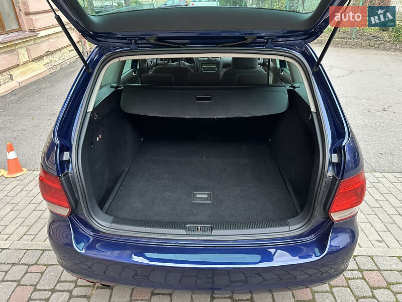 Универсал Volkswagen Golf 2010 в Черновцах