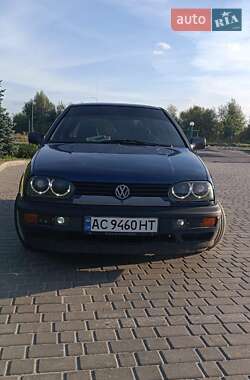 Хэтчбек Volkswagen Golf 1994 в Ковеле