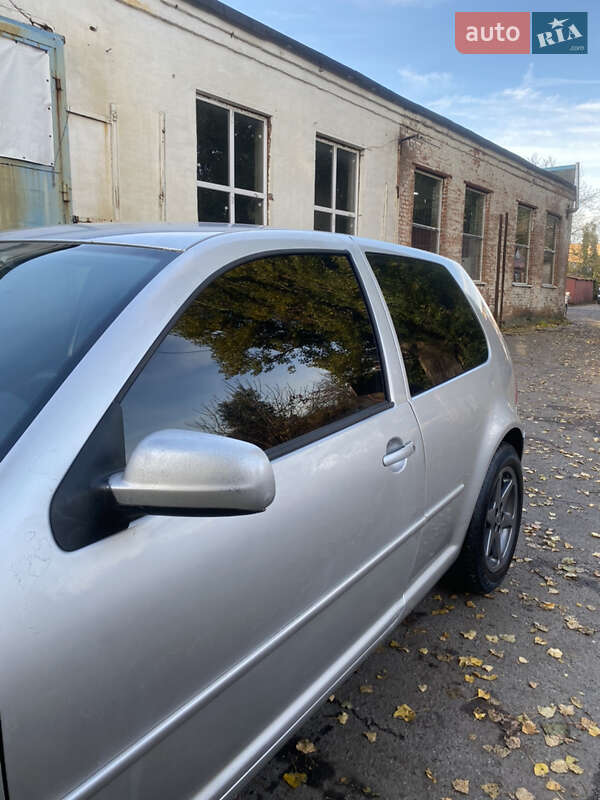 Хетчбек Volkswagen Golf 2001 в Полтаві