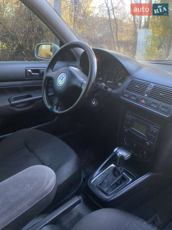 Хетчбек Volkswagen Golf 2001 в Полтаві