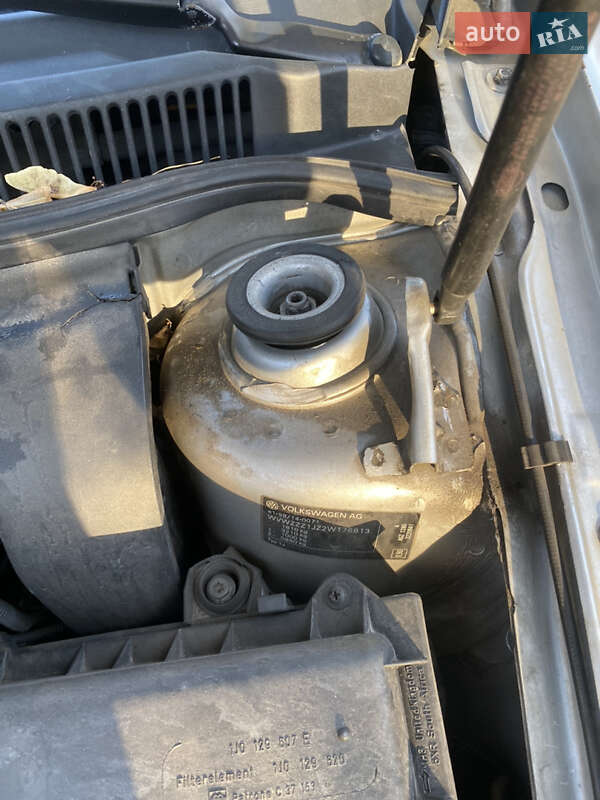 Хетчбек Volkswagen Golf 2001 в Полтаві