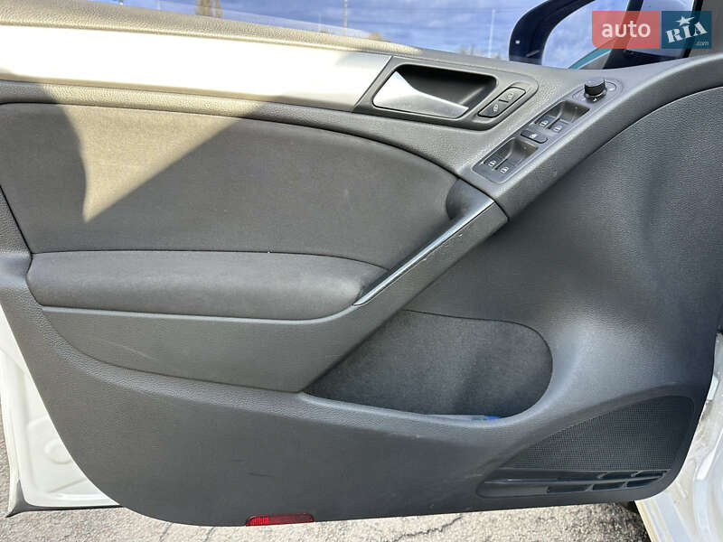 Хэтчбек Volkswagen Golf 2012 в Киеве