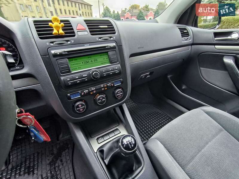 Хэтчбек Volkswagen Golf 2005 в Каменском