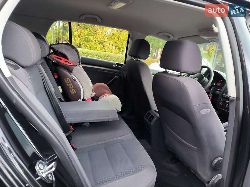 Хэтчбек Volkswagen Golf 2005 в Каменском