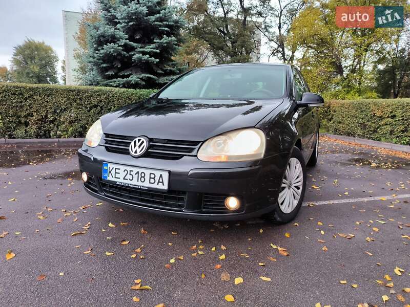 Хэтчбек Volkswagen Golf 2005 в Каменском