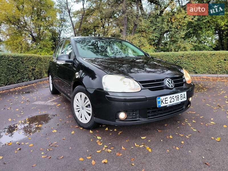 Хэтчбек Volkswagen Golf 2005 в Каменском