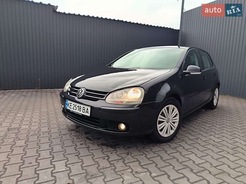 Хэтчбек Volkswagen Golf 2005 в Каменском