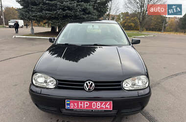 Хэтчбек Volkswagen Golf 2002 в Ровно