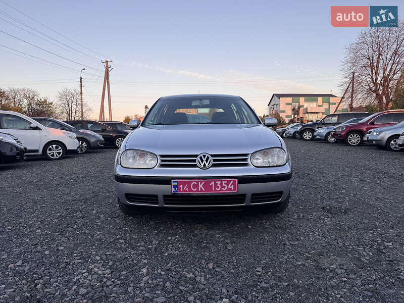 Хэтчбек Volkswagen Golf 2002 в Звенигородке