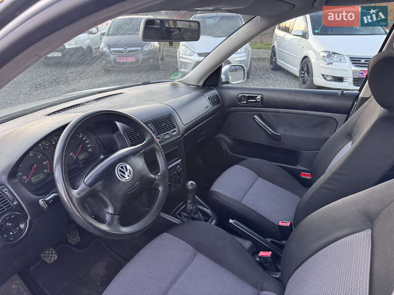 Хэтчбек Volkswagen Golf 2002 в Звенигородке