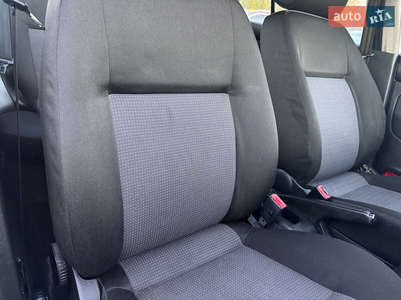 Хэтчбек Volkswagen Golf 2002 в Звенигородке