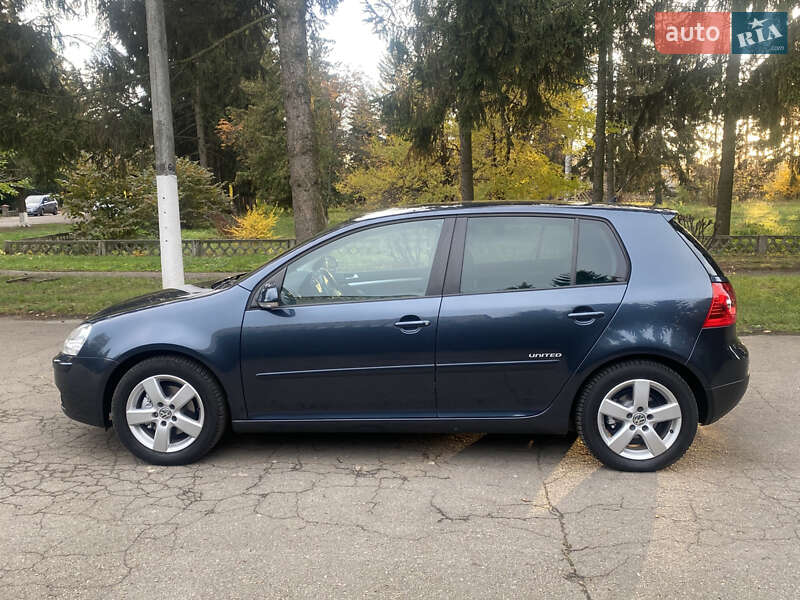 Хэтчбек Volkswagen Golf 2008 в Умани