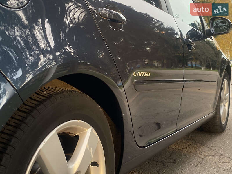 Хэтчбек Volkswagen Golf 2008 в Умани