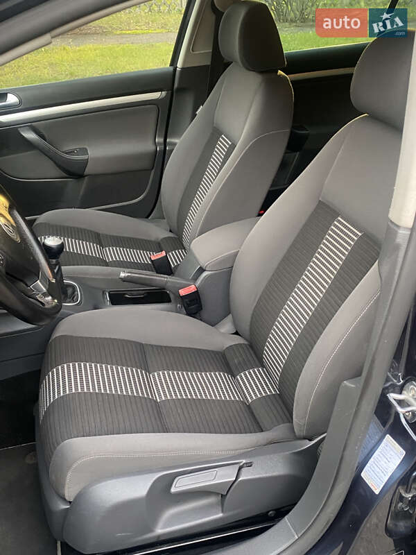 Хэтчбек Volkswagen Golf 2008 в Умани