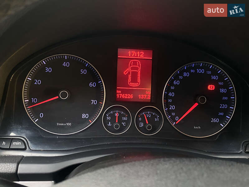 Хэтчбек Volkswagen Golf 2008 в Умани